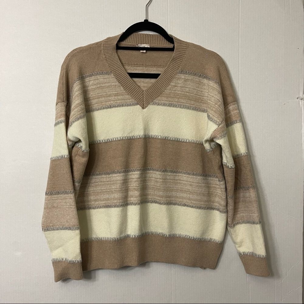 Hem and thread women’s sweater - Picture 1 of 15